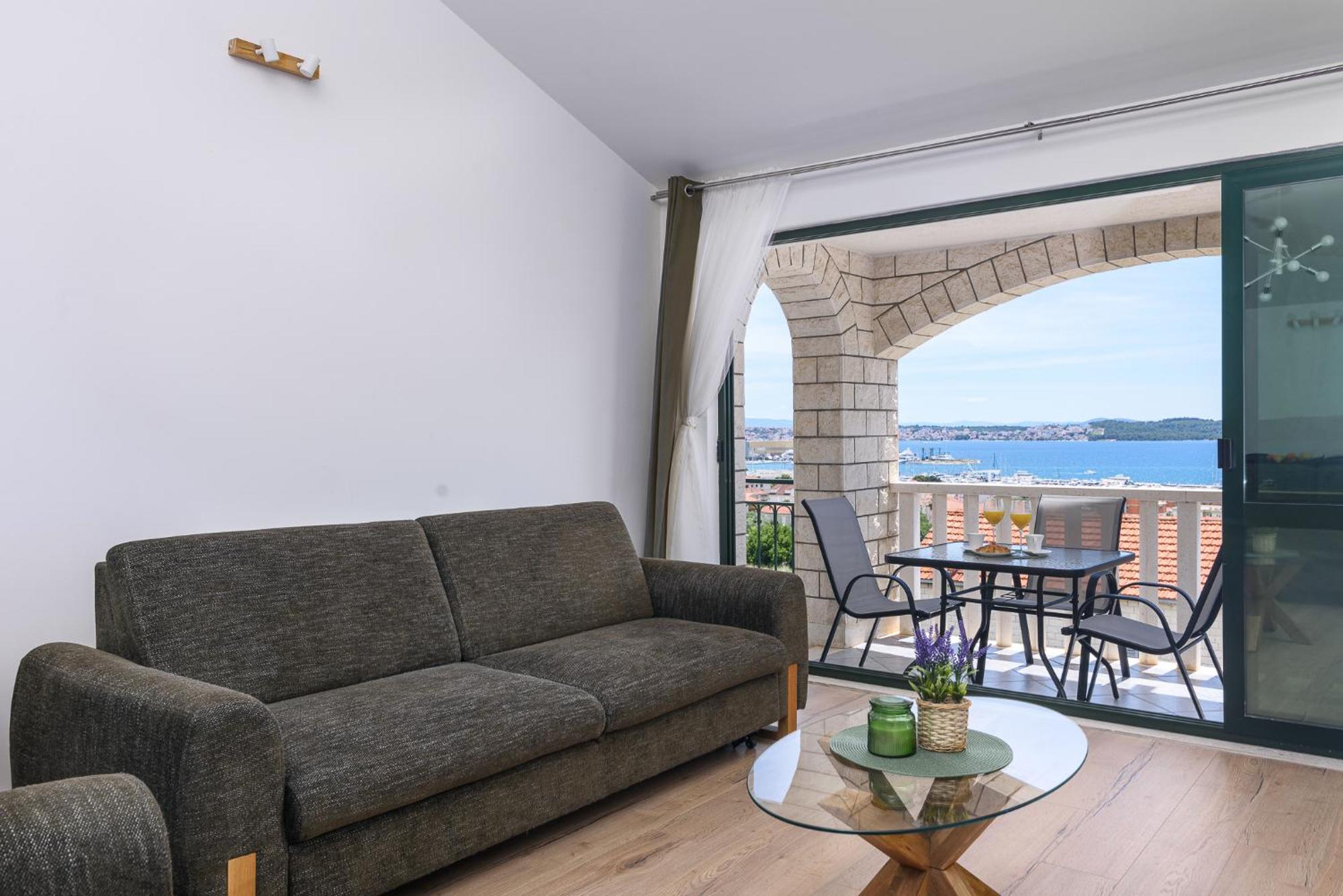 Apartments Eva Trogir Bagian luar foto