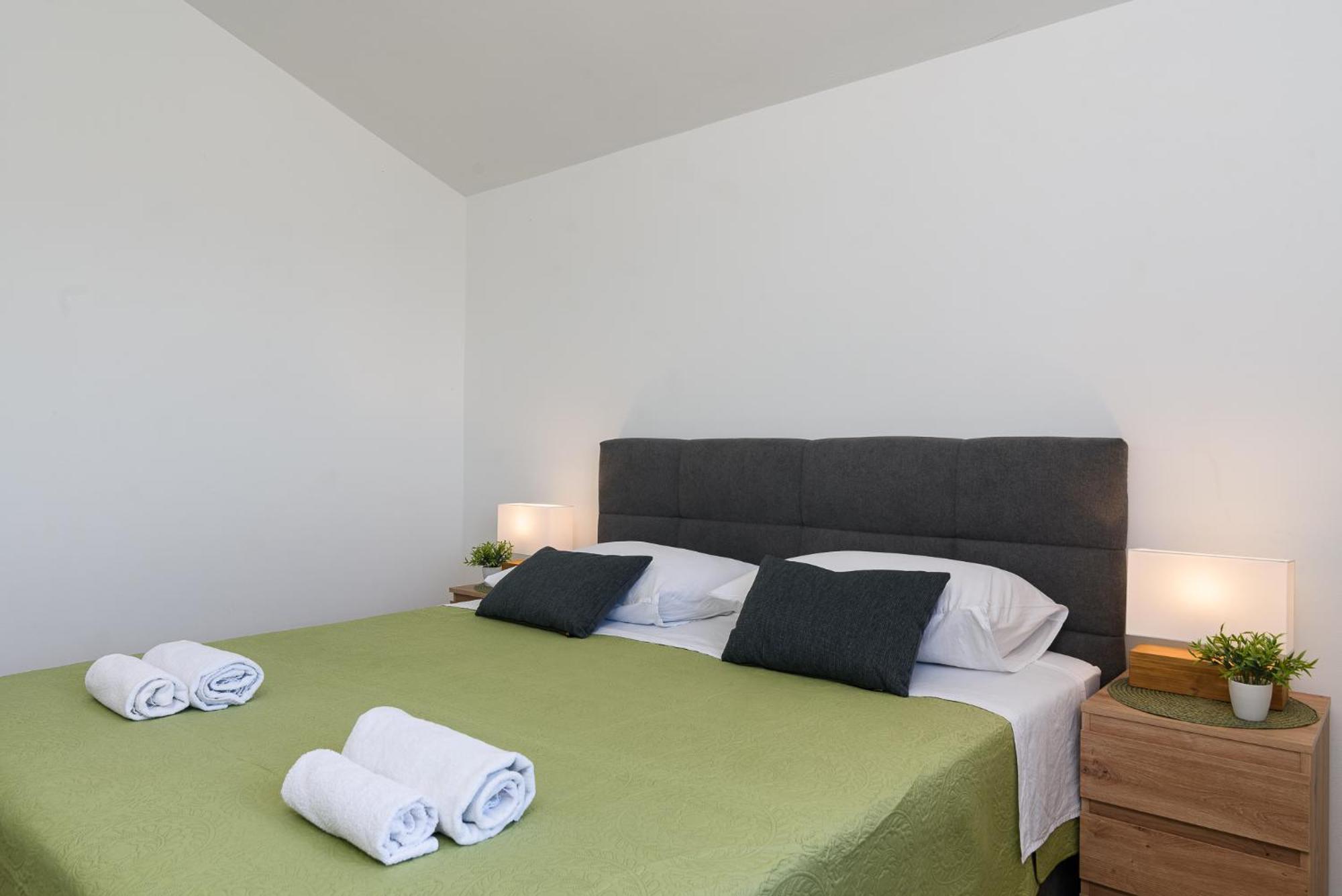 Apartments Eva Trogir Bagian luar foto