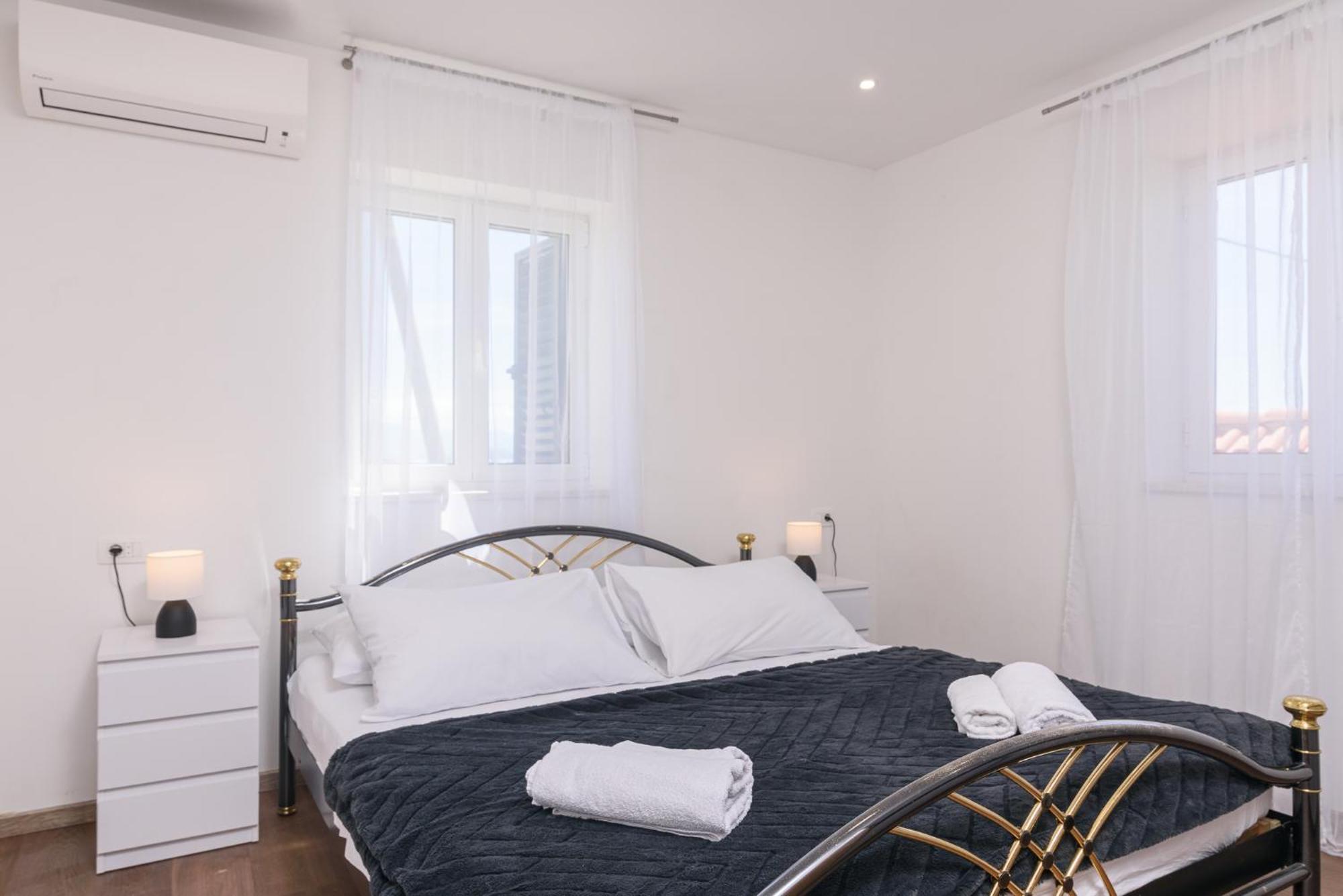 Apartments Eva Trogir Bagian luar foto