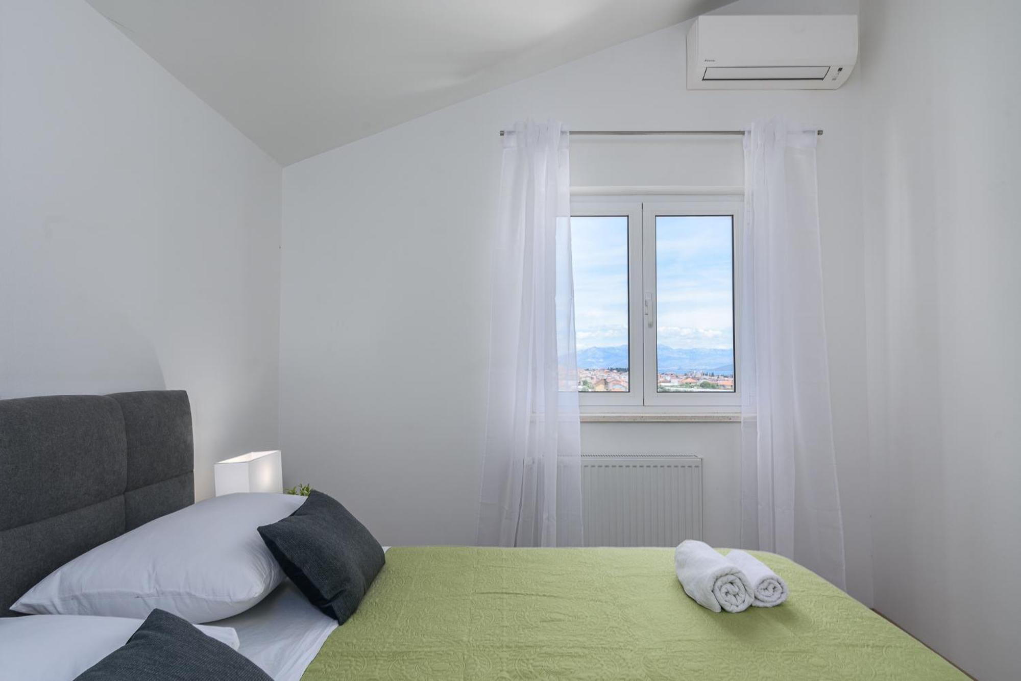 Apartments Eva Trogir Bagian luar foto