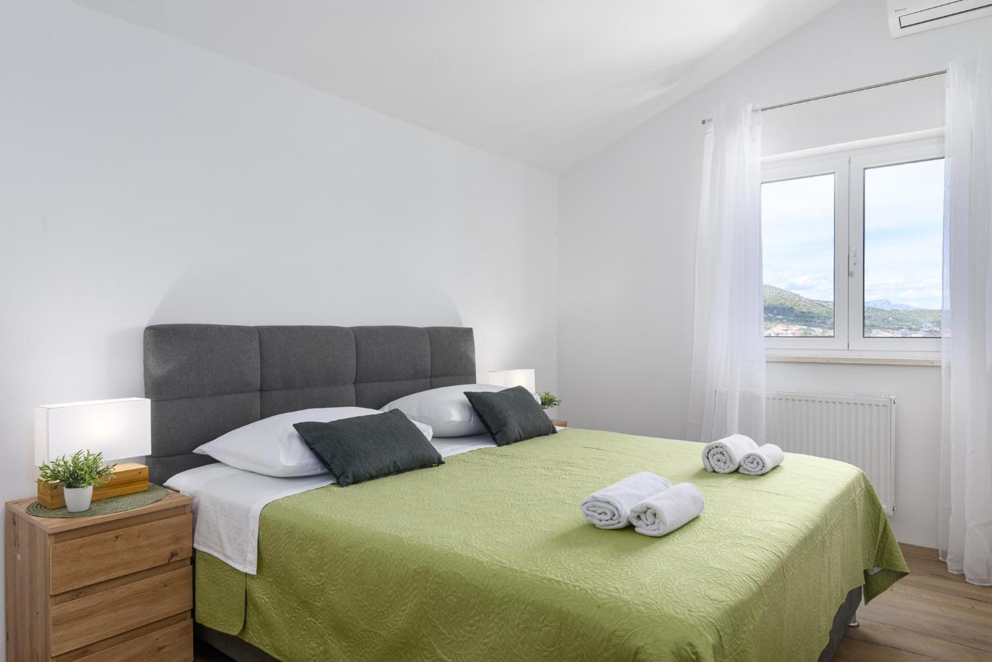 Apartments Eva Trogir Bagian luar foto