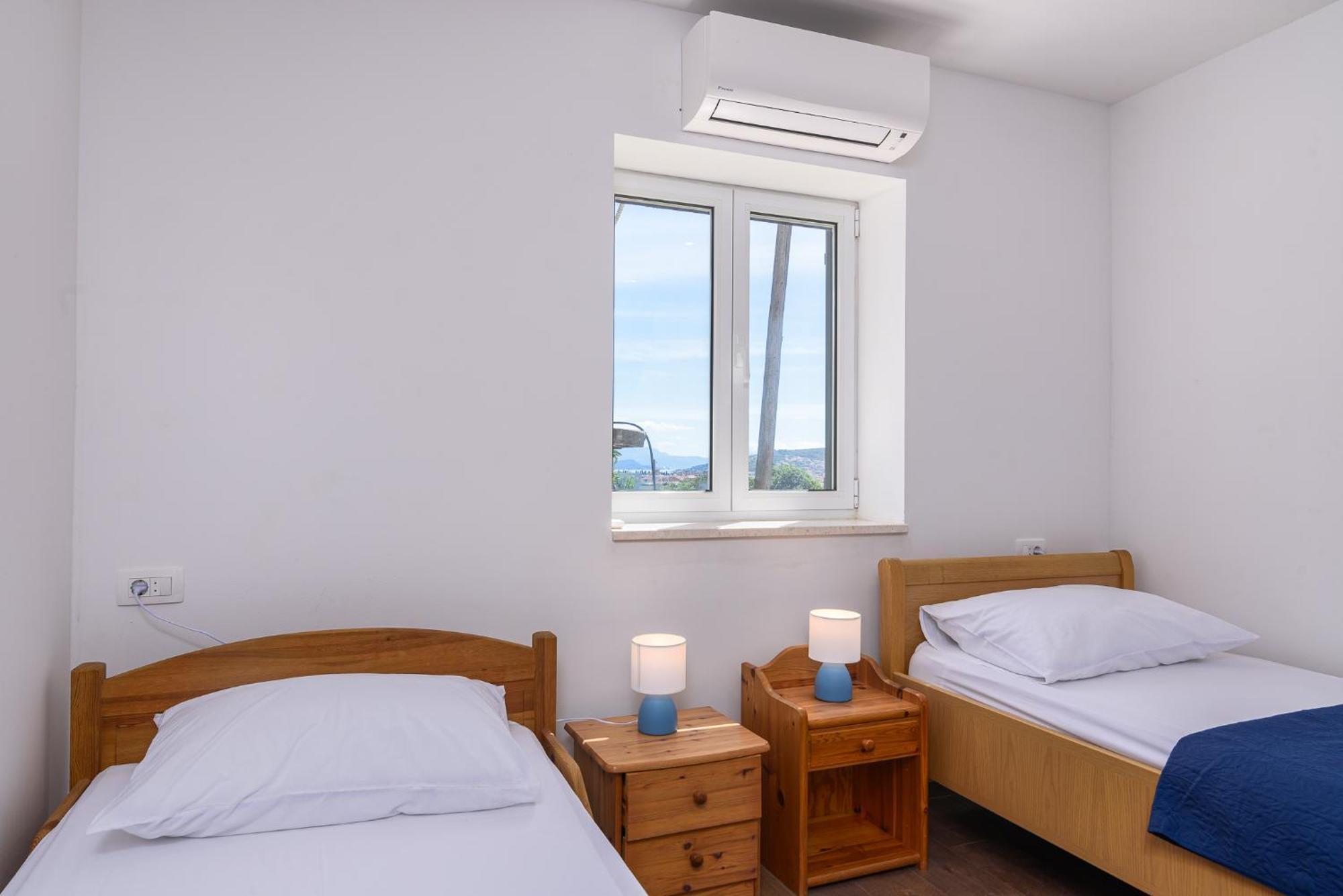 Apartments Eva Trogir Bagian luar foto