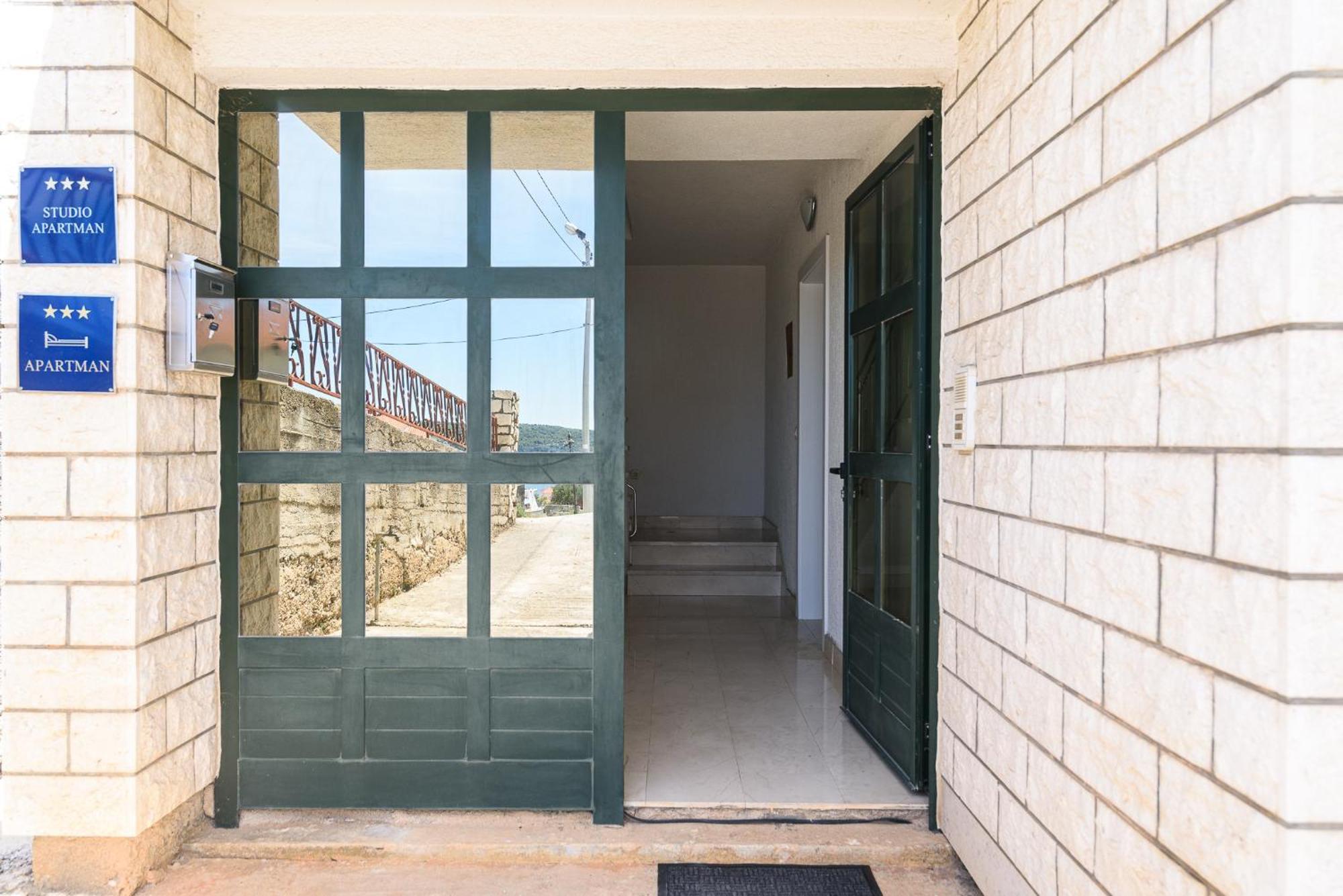 Apartments Eva Trogir Bagian luar foto