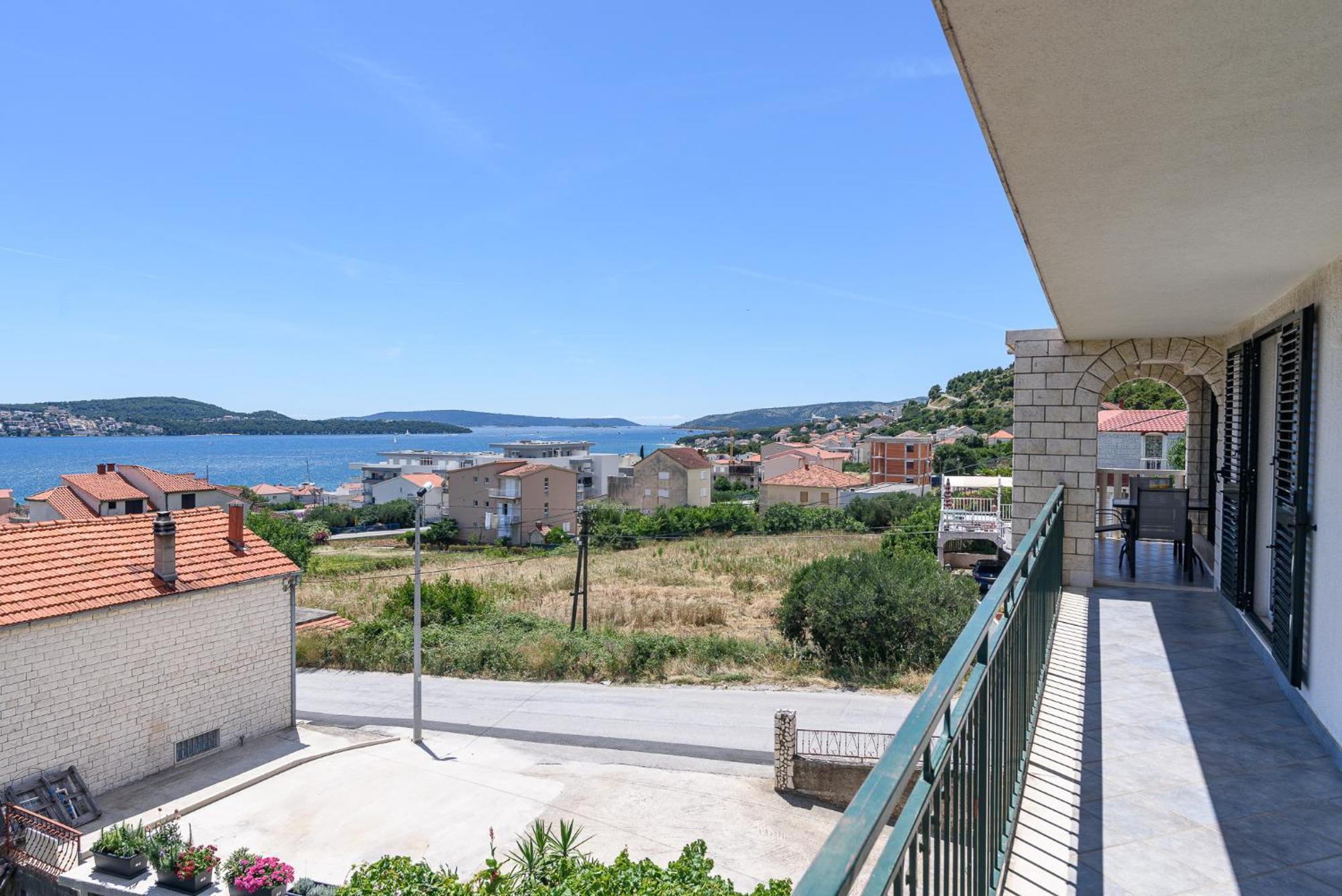 Apartments Eva Trogir Bagian luar foto