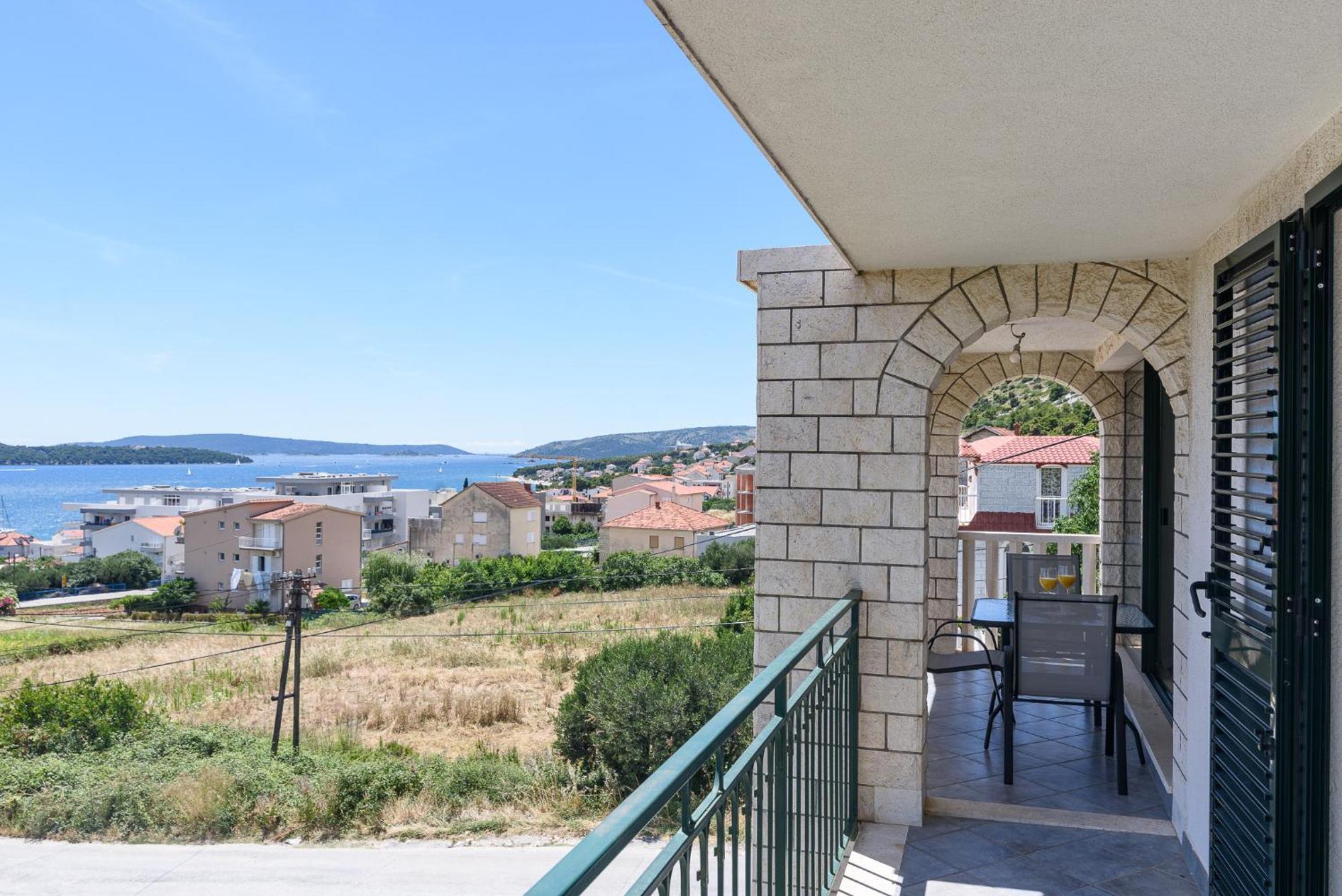 Apartments Eva Trogir Bagian luar foto