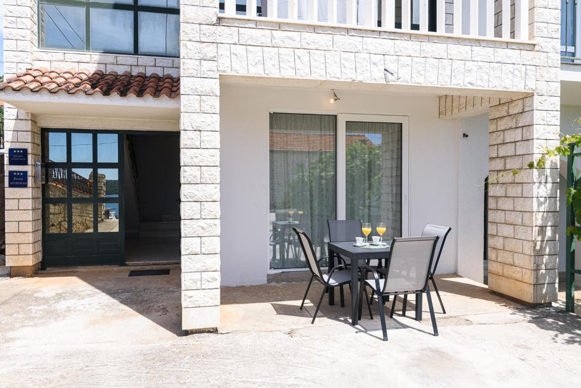 Apartments Eva Trogir Bagian luar foto