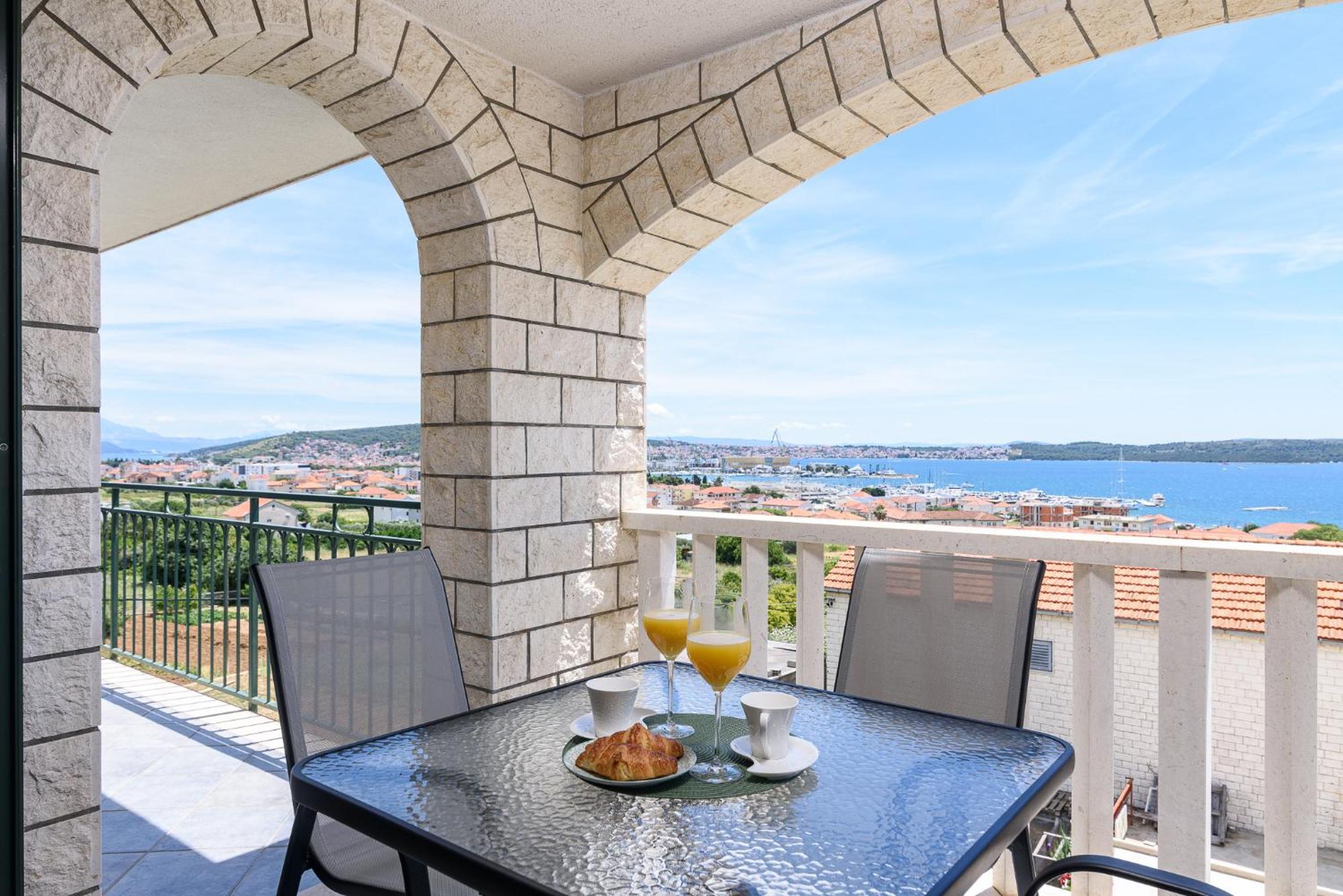 Apartments Eva Trogir Bagian luar foto