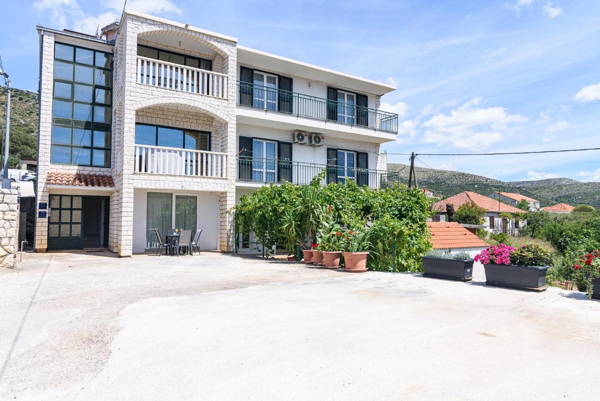 Apartments Eva Trogir Bagian luar foto